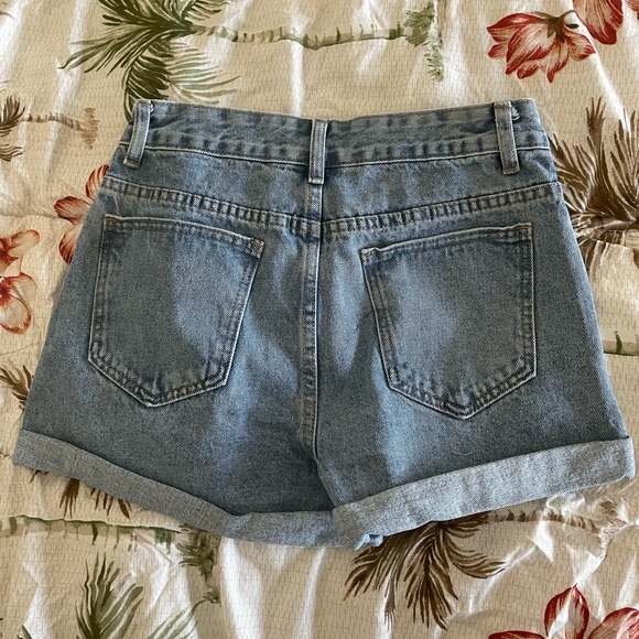 SHEIN Mom Shorts - Picture 2 of 2